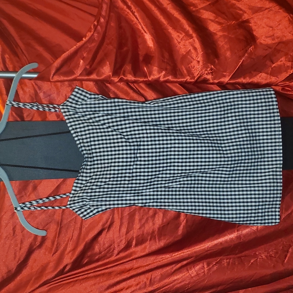 Nwot top ties in the back